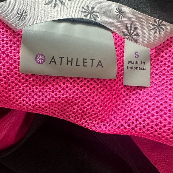 Athleta Queen of the Mountain Running Jacket in Black - Picture 9 of 11